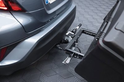 TOWBOX ALPHA BLACK Box m/rampe 330 liter