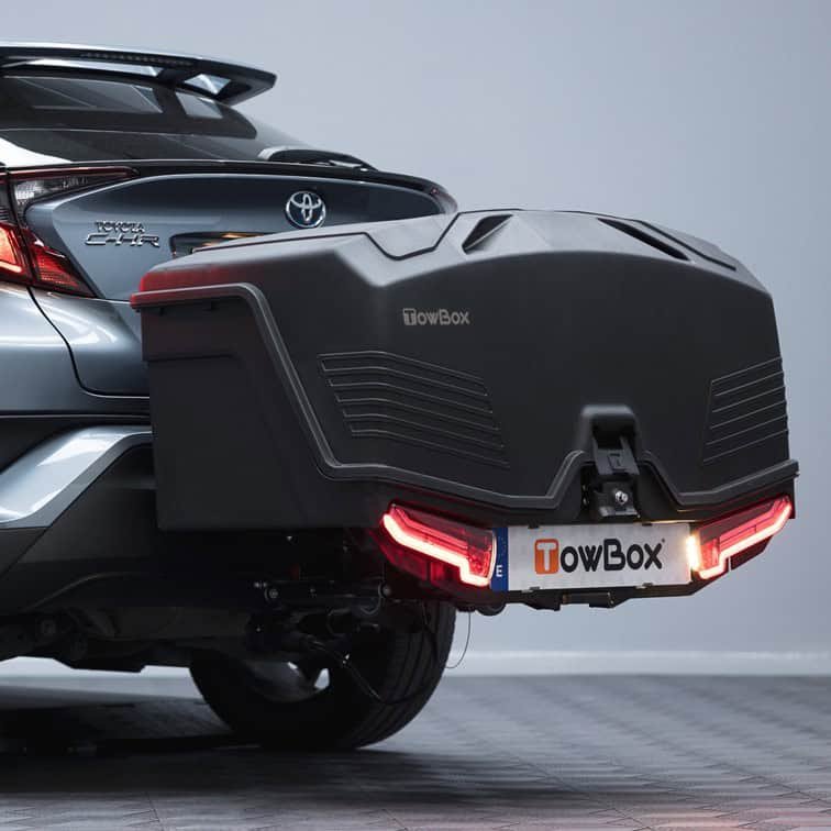 TOWBOX ALPHA BLACK Box m/rampe 330 liter