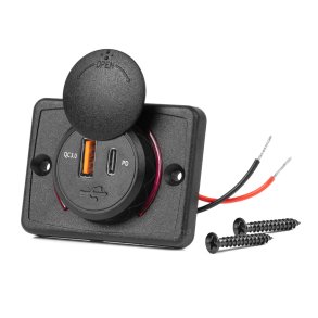 Firkantet Vandtæt Telefonoplader med RØD LED Baggrundsbelysning USB + USB C QC3.0 12/24V