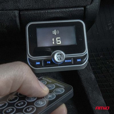 Bil FM-transmitter med fjernbetjening 2×USB-A 12V 24V AMIO-04657