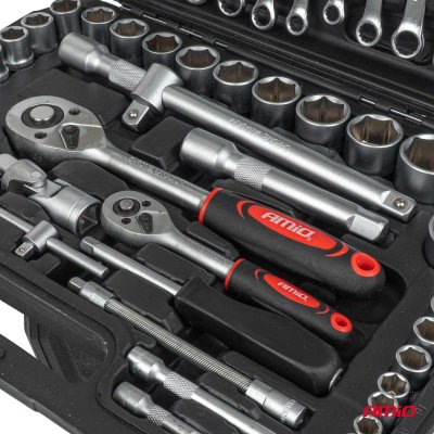 V�rkt�jss�t med skruen�gler og sockets med ratchet 61 el AMIO-05017