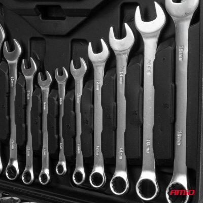 V�rkt�jss�t med skruen�gler og sockets med ratchet 61 el AMIO-05017