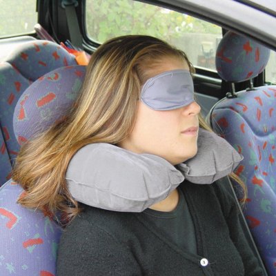 Rejsest m/nakke-rygpude og jne maske